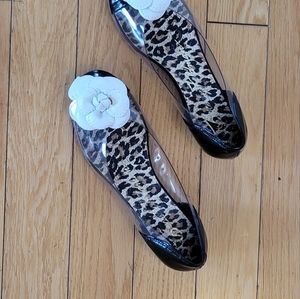 Elegant resort wear beach shoes in black and white. Size 7. From Saint Barths